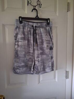 Reebok Men's Gray & White Patterned Athletic Shorts